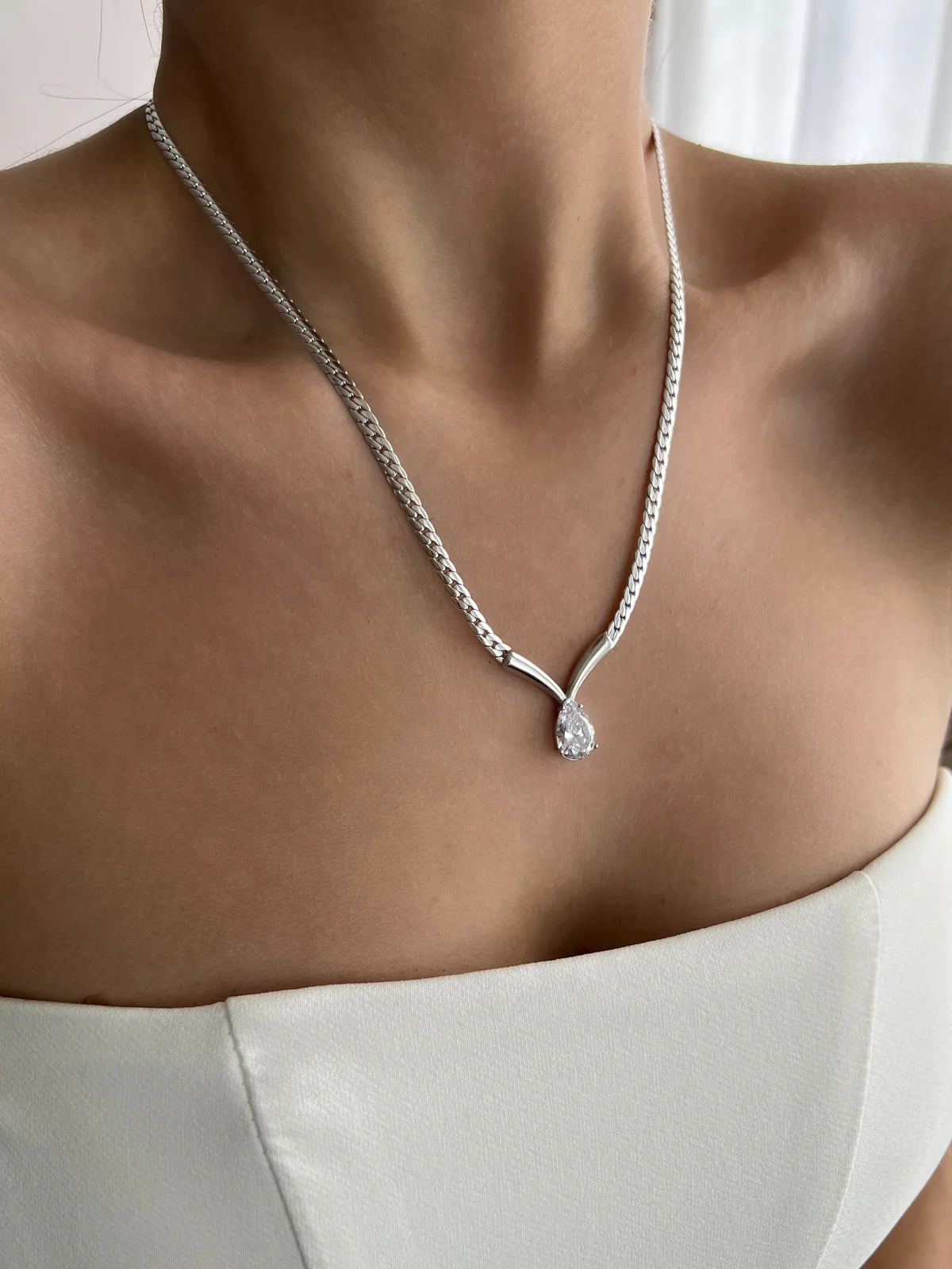 COLLIER LYRA